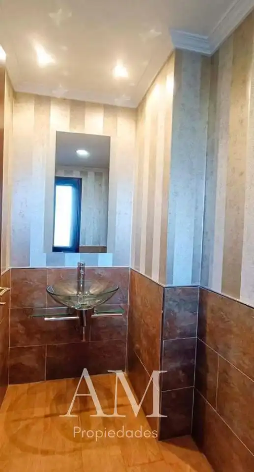 Bany de Casa o xalet en venda en Vigo  amb Calefacció, Jardí privat i Terrassa