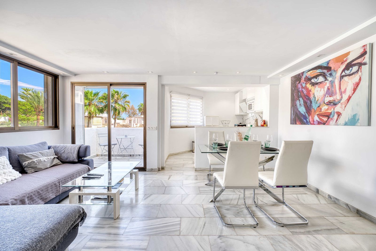 Sala d'estar de Apartament en venda en Marbella amb Aire condicionat i Terrassa