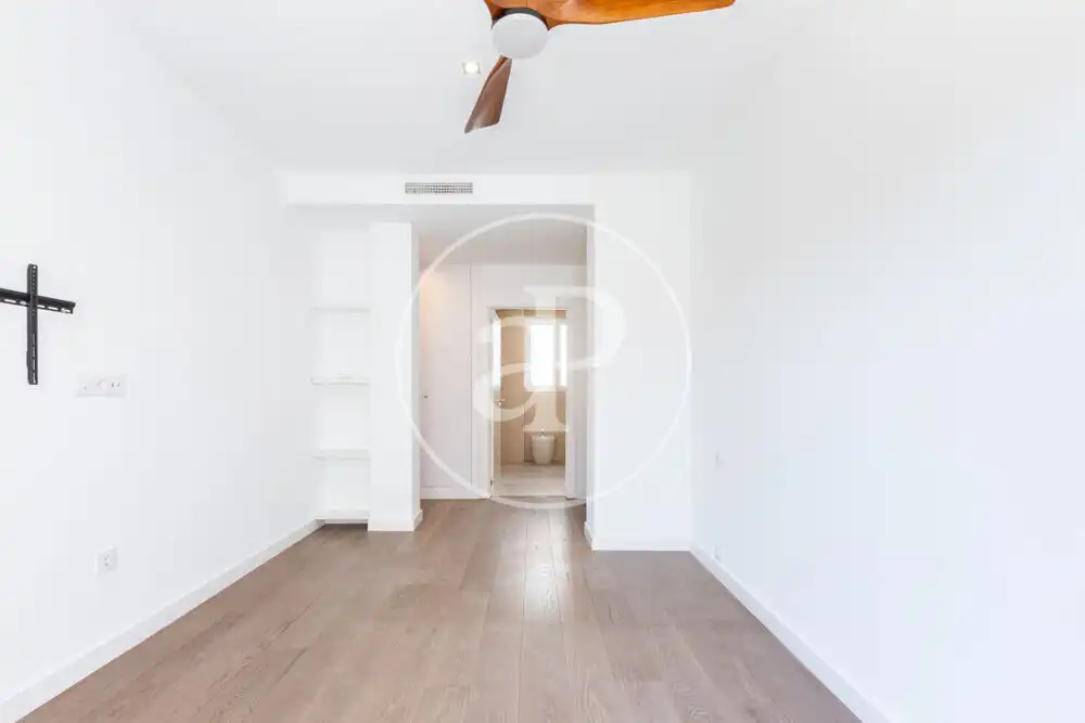 Wohnung zur Miete in Valencia mit Klimaanlage, Terrasse und Abstellraum