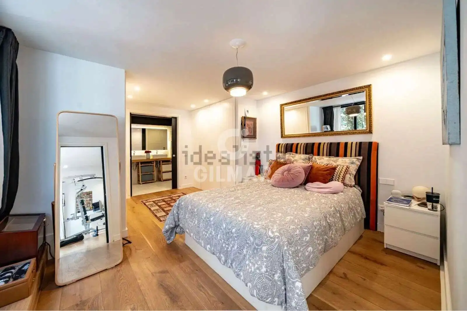 Bedroom of Office for sale in Madrid  with Heating