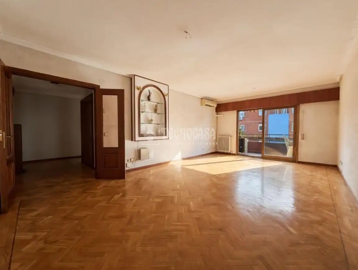 Sala d'estar de Pis en venda en Madrid amb Aire condicionat, Parquet i Terrassa