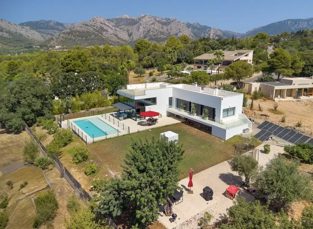 Detached house with pool for sale in Bunyola