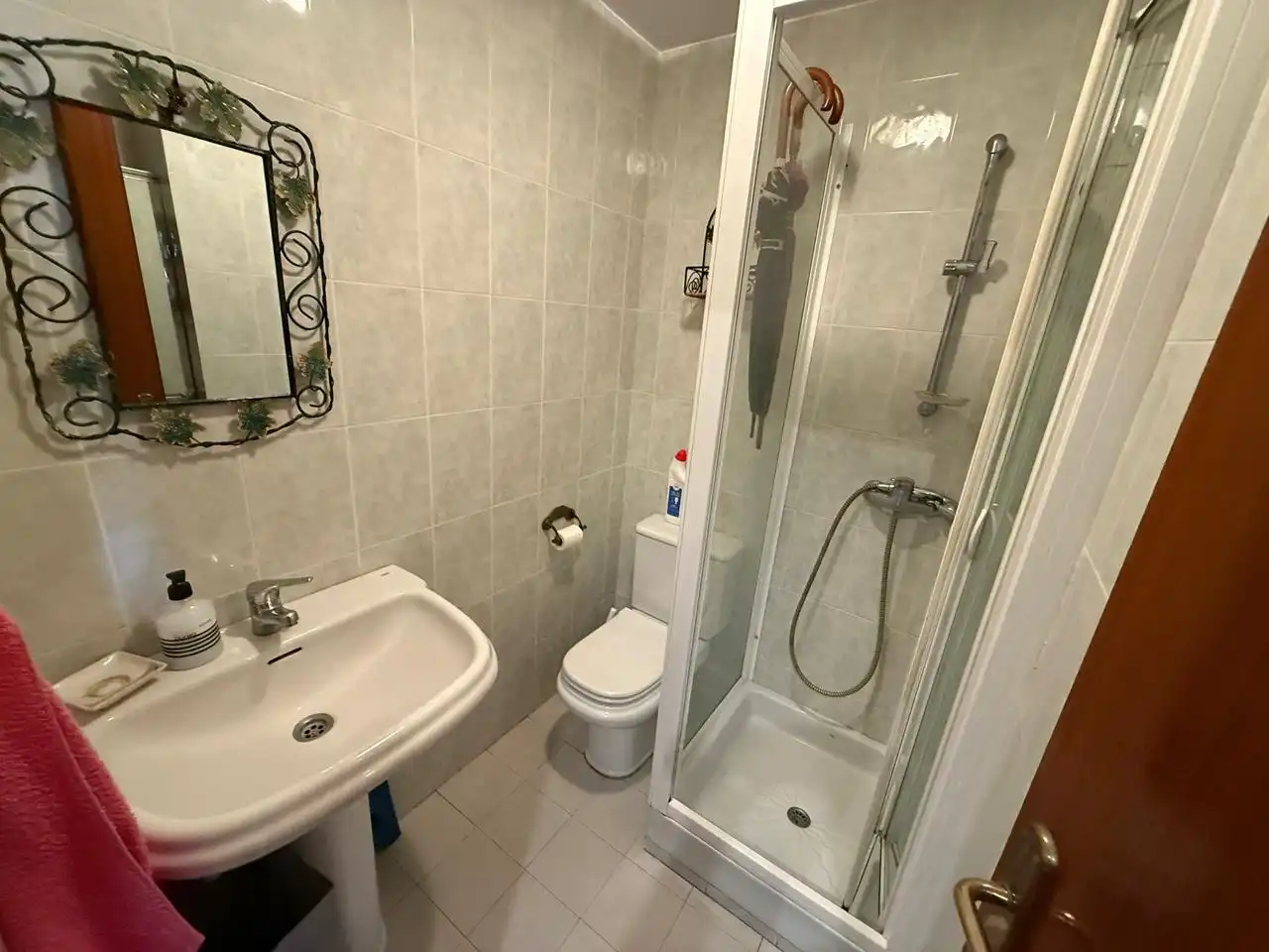 Baño de Piso en venta en Castro-Urdiales con Calefacción, Parquet y Piscina comunitaria