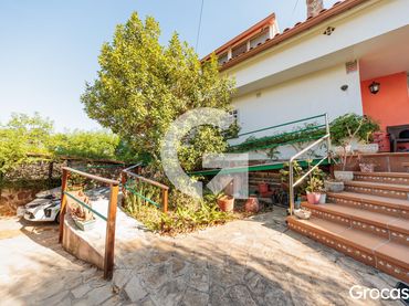 Casa amb balcó en venda a CL AMETLLERS