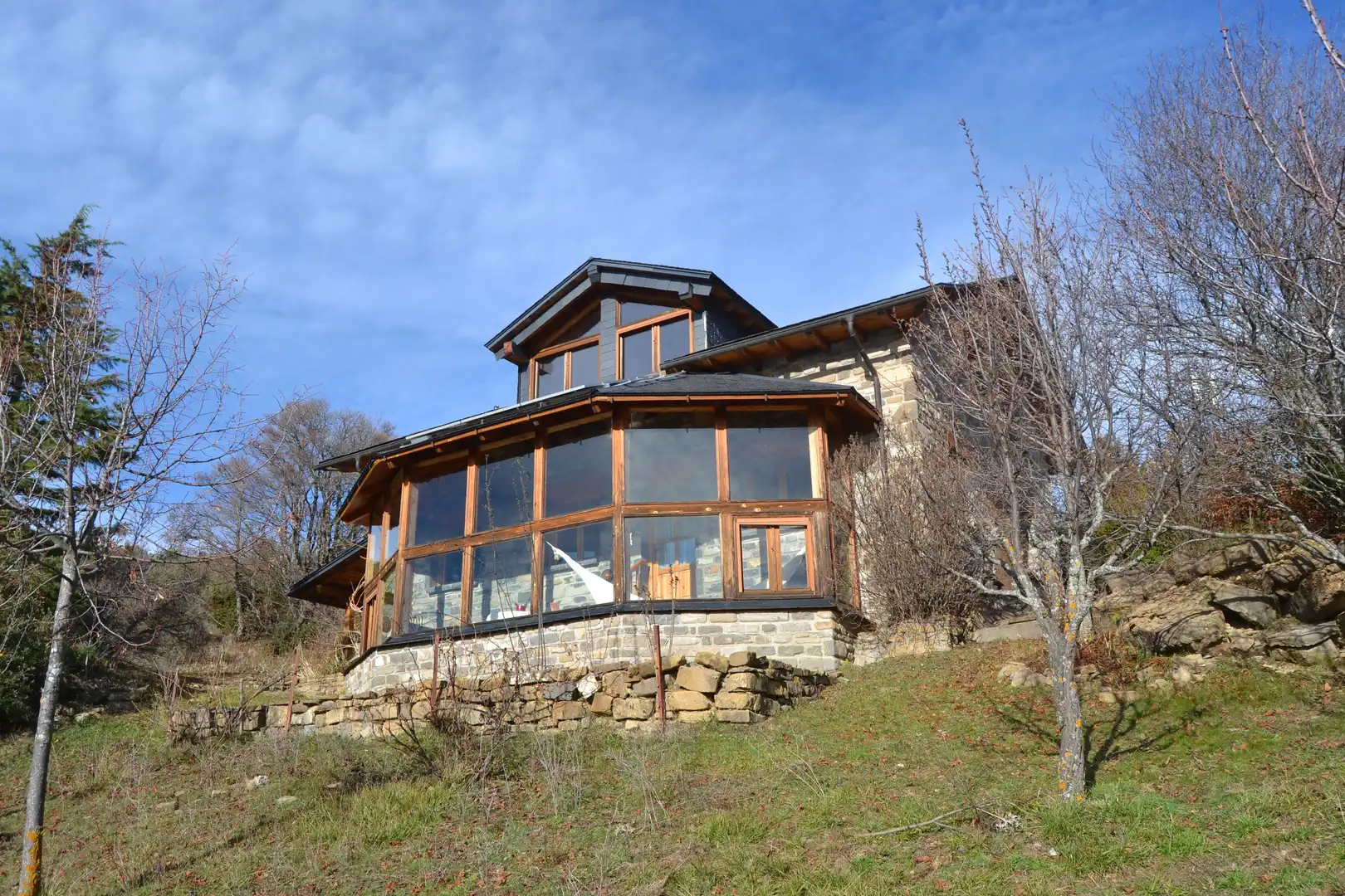 Außenansicht von Haus oder Chalet zum Verkauf in Aisa mit Heizung und Privatgarten
