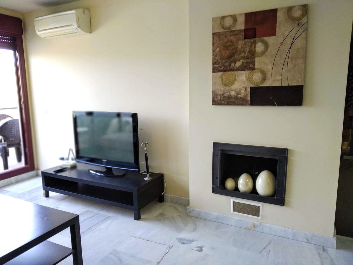 Sala d'estar de Apartament en venda en Benahavís amb Aire condicionat, Terrassa i Traster