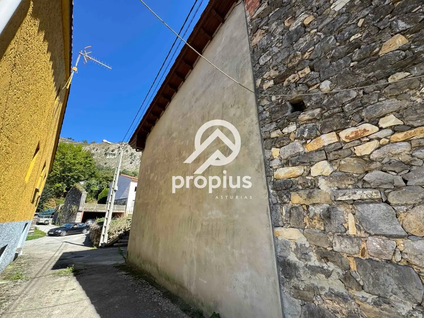 Vista exterior de Casa adosada en venta en Llanes con Calefacción