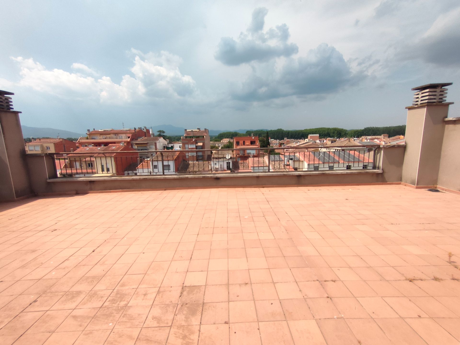 Terrassa de Dúplex en venda en Salt amb Calefacció, Terrassa i Traster