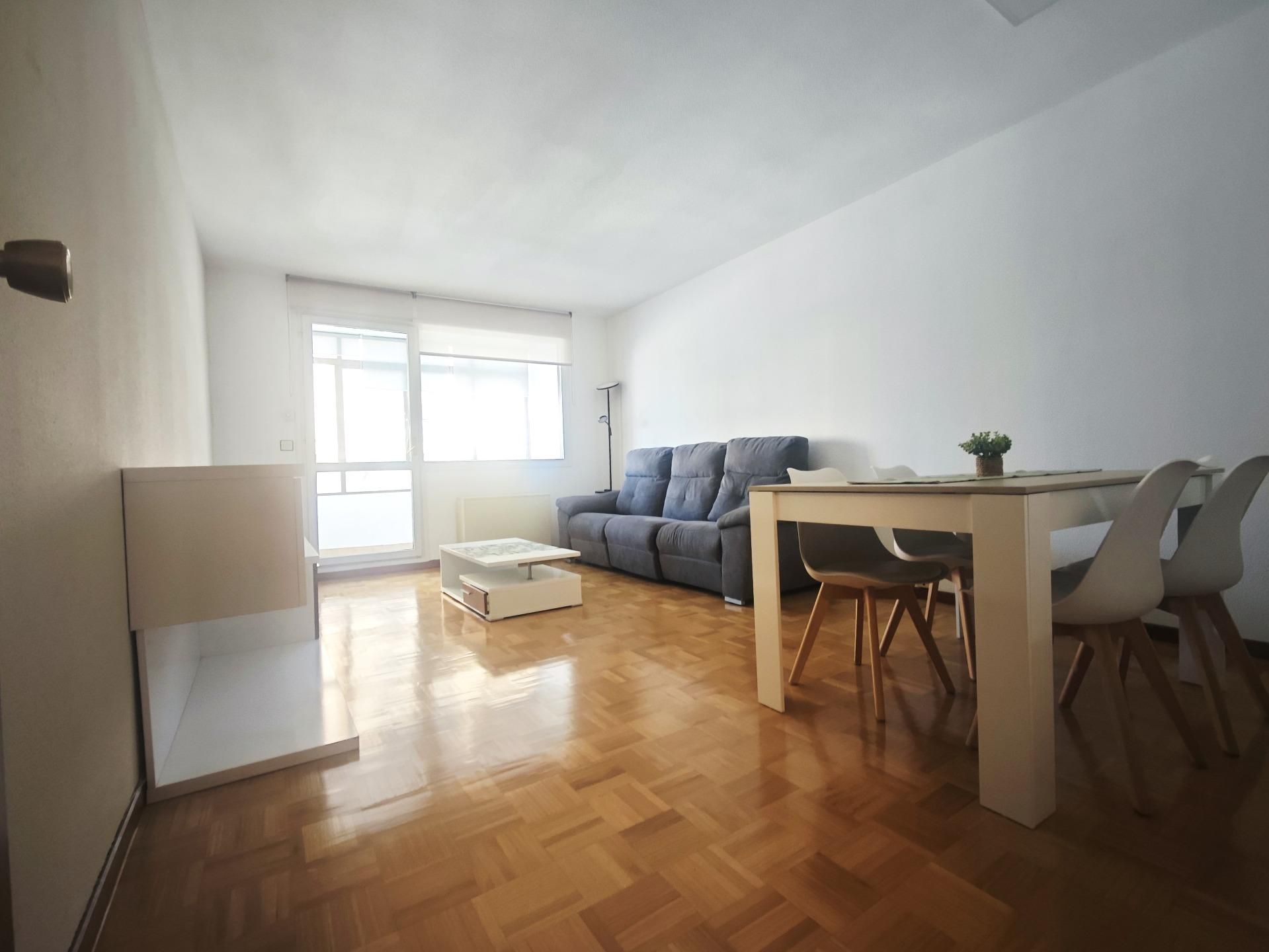 Sala d'estar de Pis de lloguer en  Pamplona / Iruña amb Calefacció i Parquet