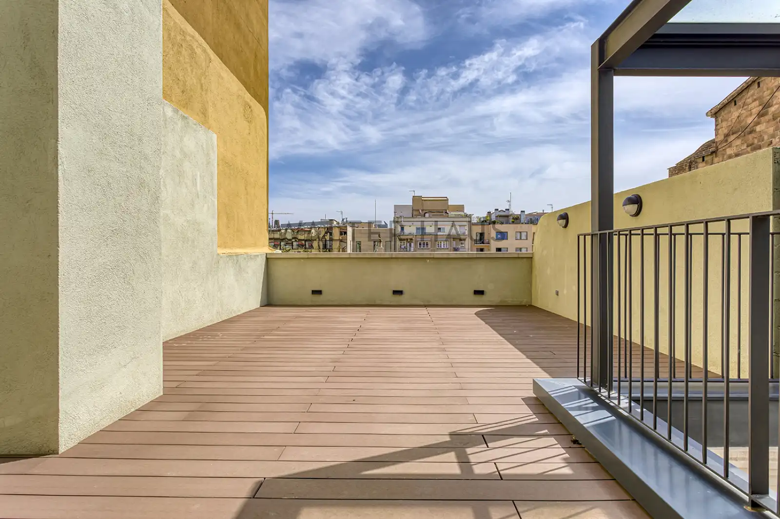 Penthouse with terrace for sale in Carrer de Pau Claris, imagen 2