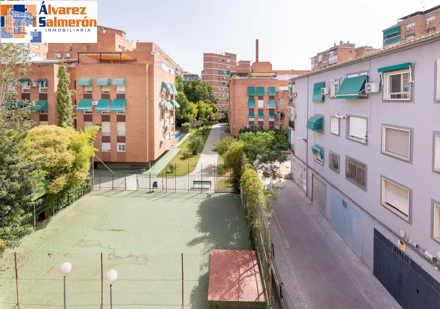 Außenansicht von Wohnung zum Verkauf in Granada mit Möbliert und Balkon