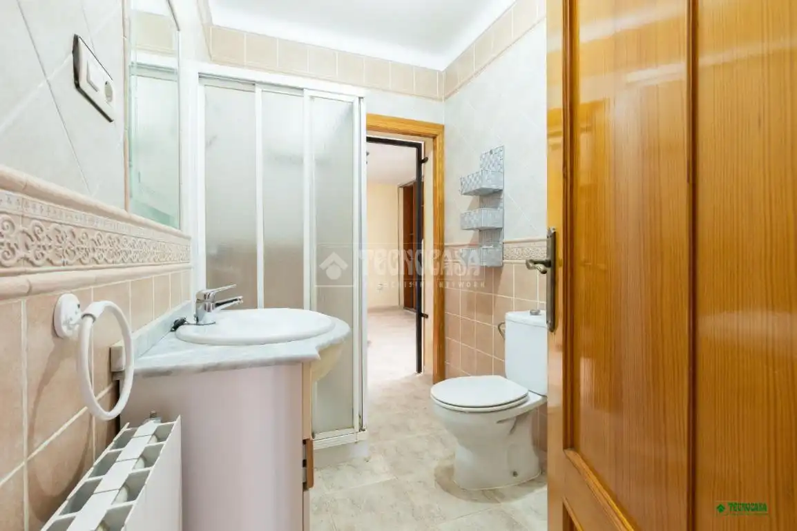 Badezimmer von Einfamilien-Reihenhaus zum Verkauf in Zurgena mit Klimaanlage und Balkon