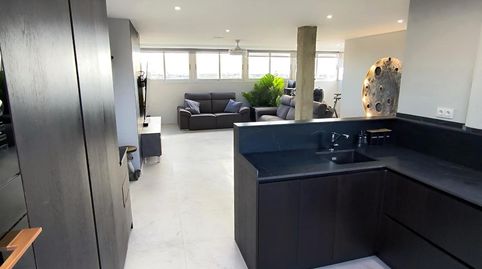 IMPRESIONANTE ÁTICO REFORMADO Y LUMINOSO CON GRAN TERRAZA, BARBACOA Y GARAJE