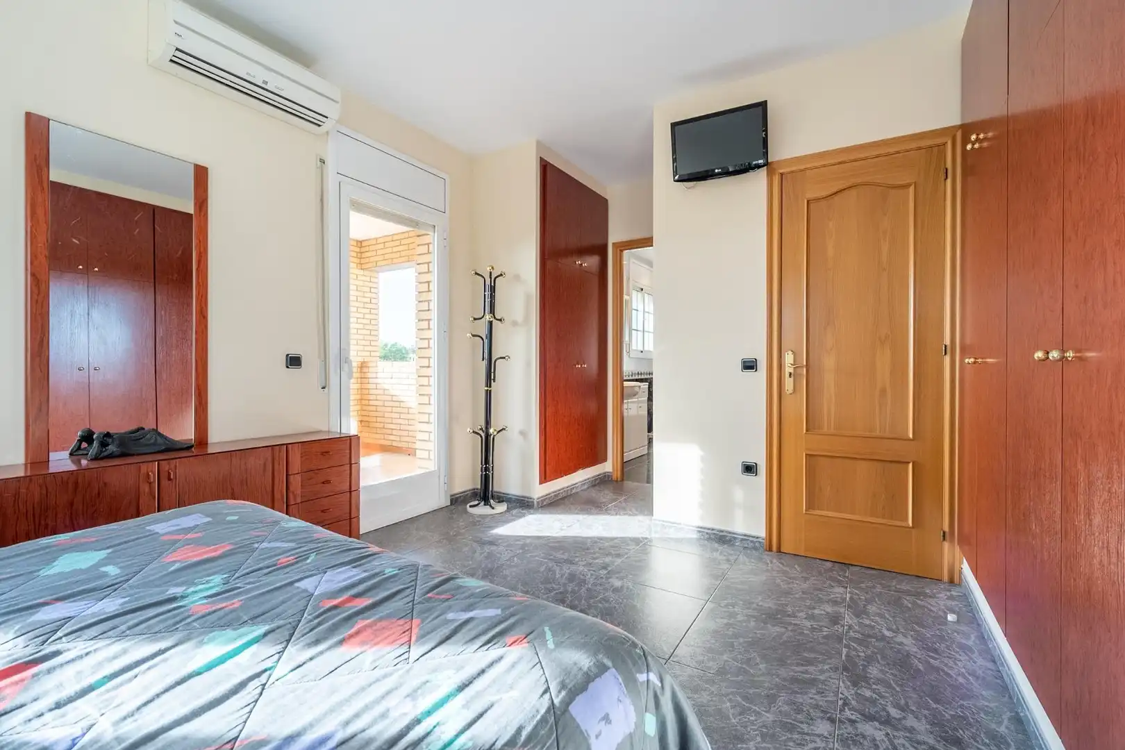 Dormitori de Casa o xalet en venda en Castellar del Vallès amb Jardí privat, Terrassa i Balcó