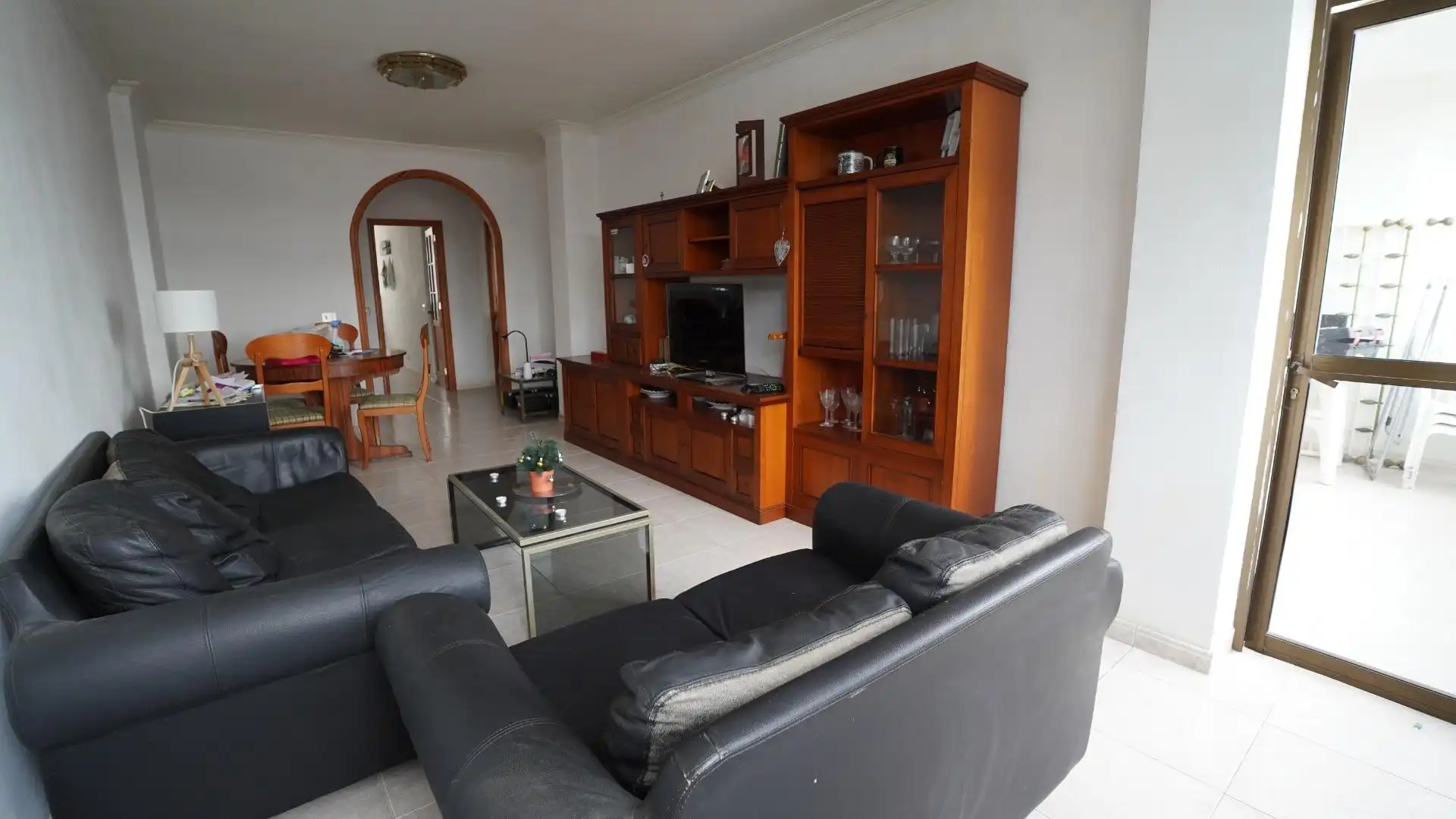 Sala d'estar de Pis en venda en Las Palmas de Gran Canaria amb Moblat i Balcó