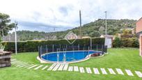 Swimming pool of House or chalet for sale in Sant Just Desvern  with Air Conditioner, Heating and Private garden