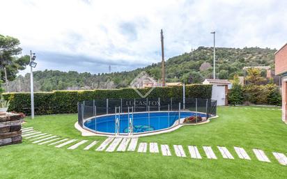 Swimming pool of House or chalet for sale in Sant Just Desvern  with Air Conditioner, Heating and Private garden