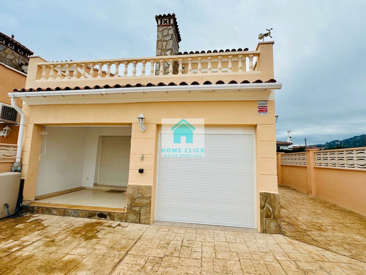 Vista exterior de Casa adosada per a compartir en Mont-roig del Camp amb Aire condicionat, Calefacció i Jardí privat