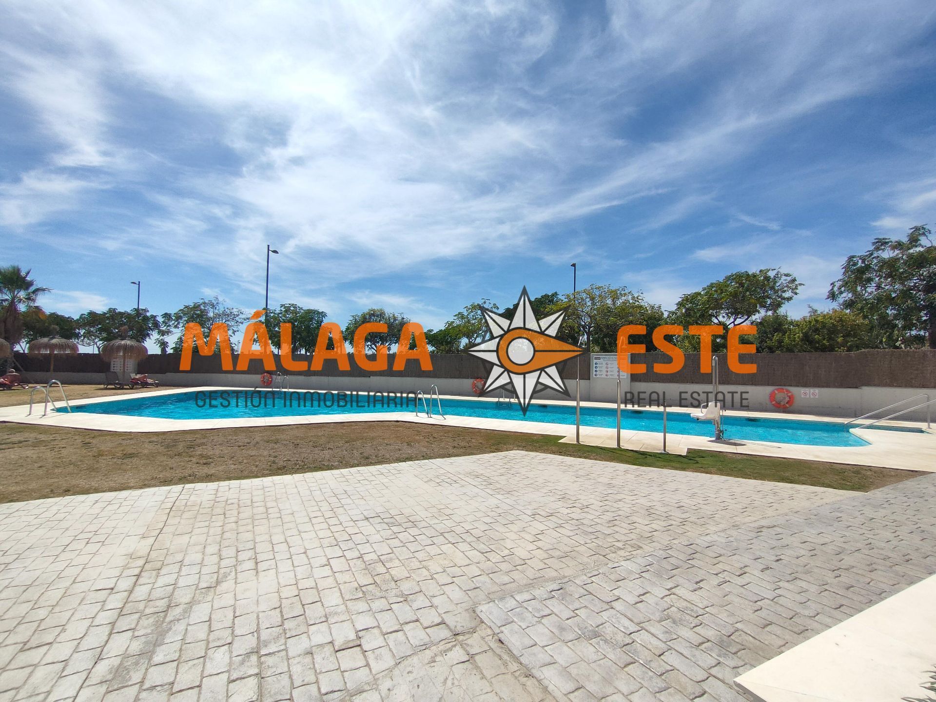 Swimming pool of Flat to rent in Vélez-Málaga  with Air Conditioner, Terrace and Furnished