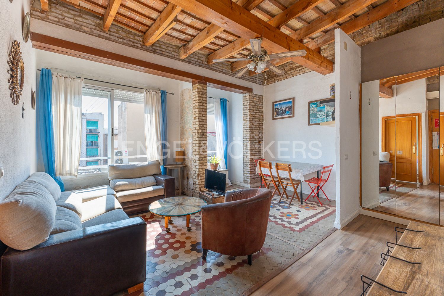 Exterior view of Apartment to rent in  Valencia Capital  with Heating, Parquet flooring and Furnished