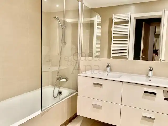 Bathroom of Flat for rent in Bilbao   with Heating