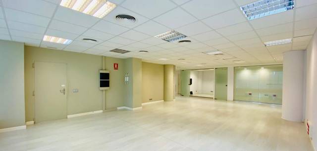 Oficina en Alquiler en Barcelona, 88 en El Rengle