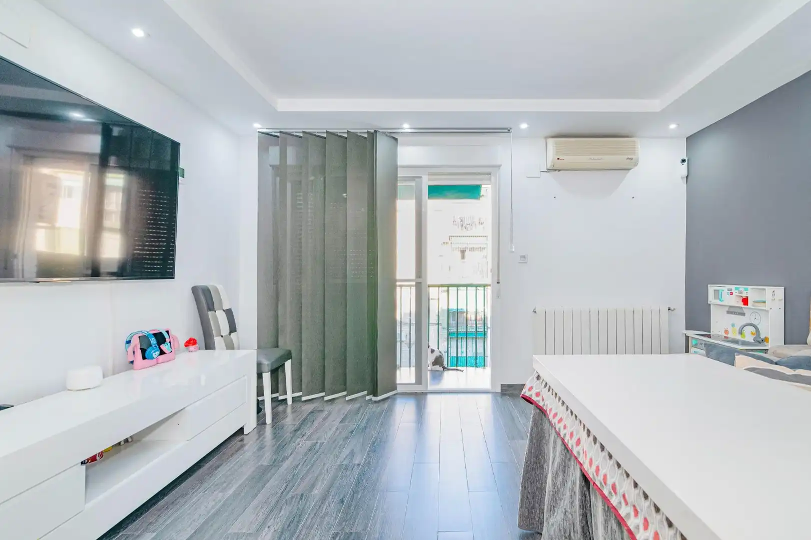 Bedroom of Flat for sale in Granada  with Air Conditioner, Heating and Furnished