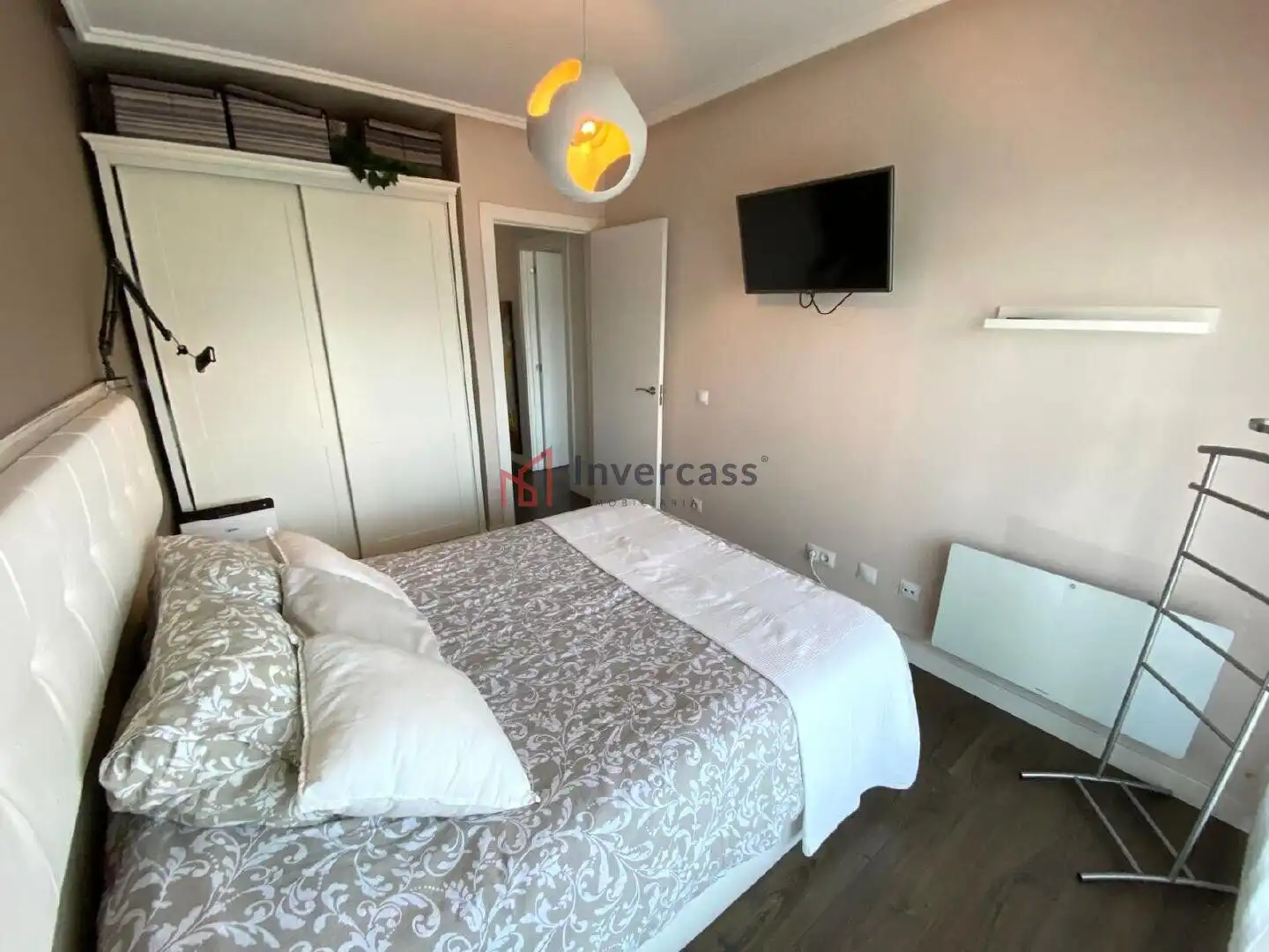 Habitación de Casa adosada en venta en Castro-Urdiales con Jardín privado, Trastero y Piscina comunitaria