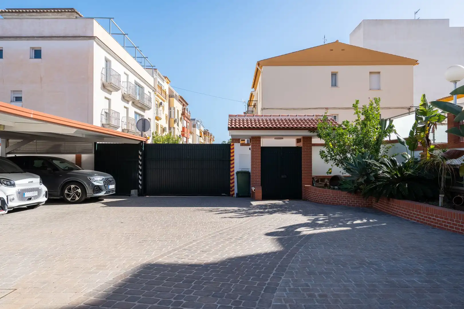 Aparcament de Casa o xalet en venda en Vélez-Málaga amb Terrassa