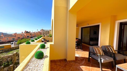 ¡Apartamento Espectacular con Vistas al Golf y al Mar!