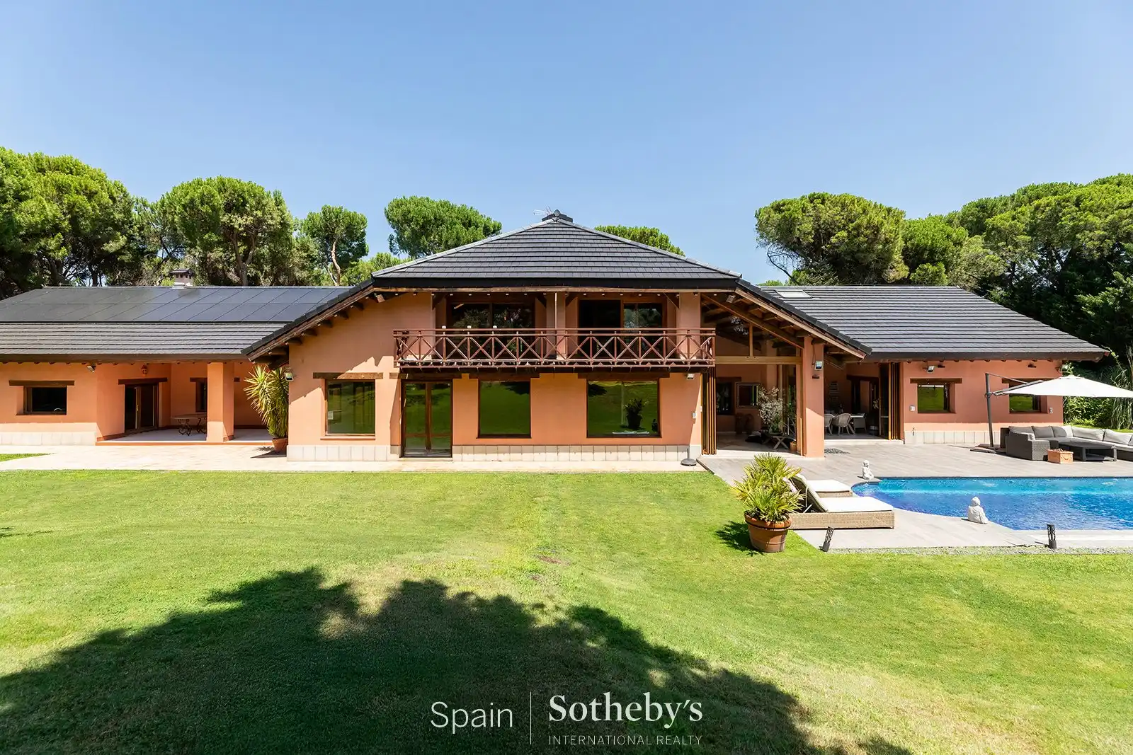 Vista exterior de Casa o xalet en venda en Pozuelo de Alarcón amb Aire condicionat, Calefacció i Jardí privat