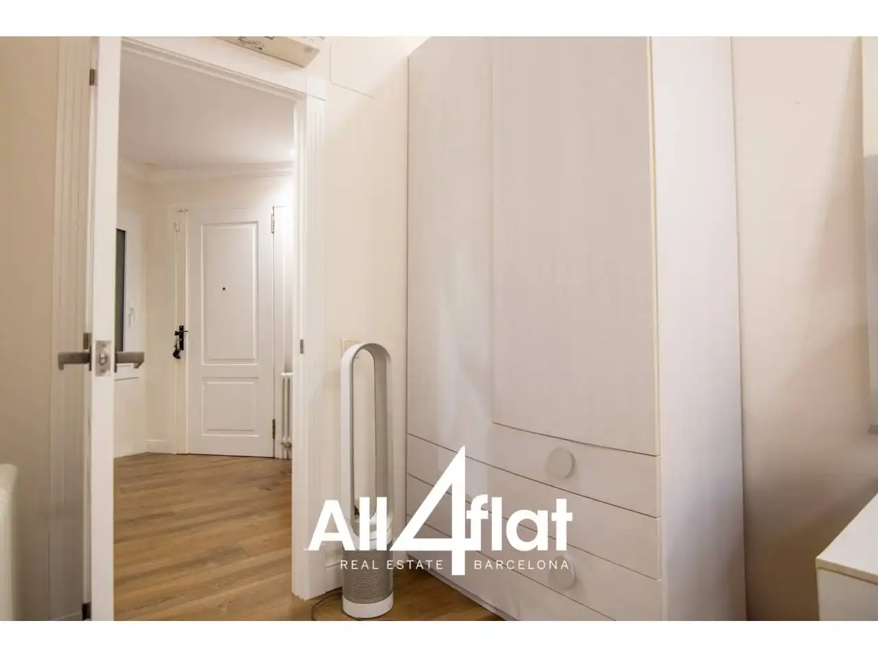 Bedroom of Flat for sale in Barcelona  with Air Conditioner, Heating and Parquet flooring