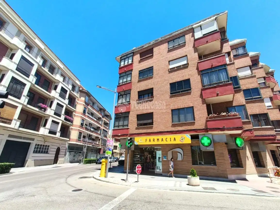 Vista exterior de Piso en venta en Medina del Campo con Calefacción