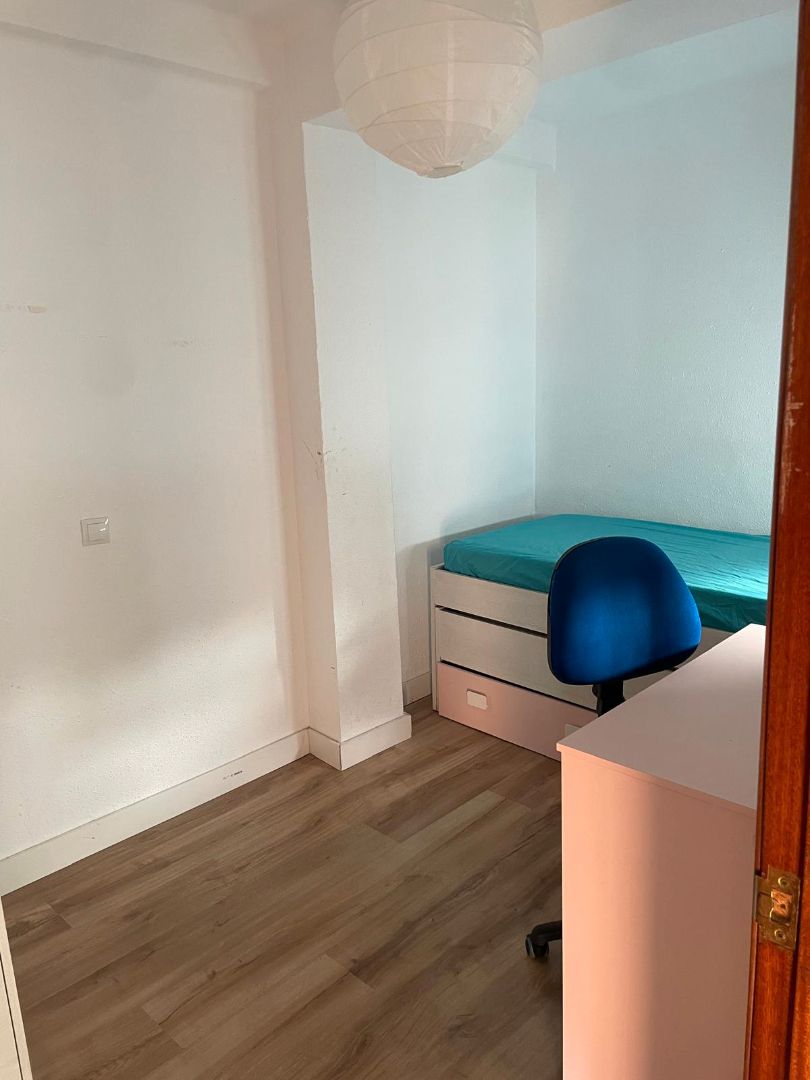 Schlafzimmer von Wohnung miete in  Zaragoza Capital mit Heizung, Parkett und Möbliert