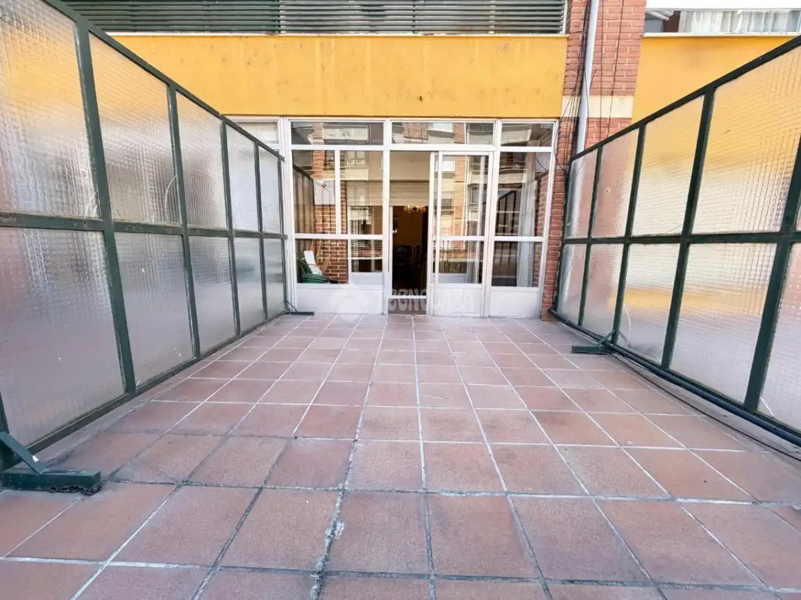 Terrassa de Pis en venda en León Capital  amb Calefacció, Parquet i Terrassa