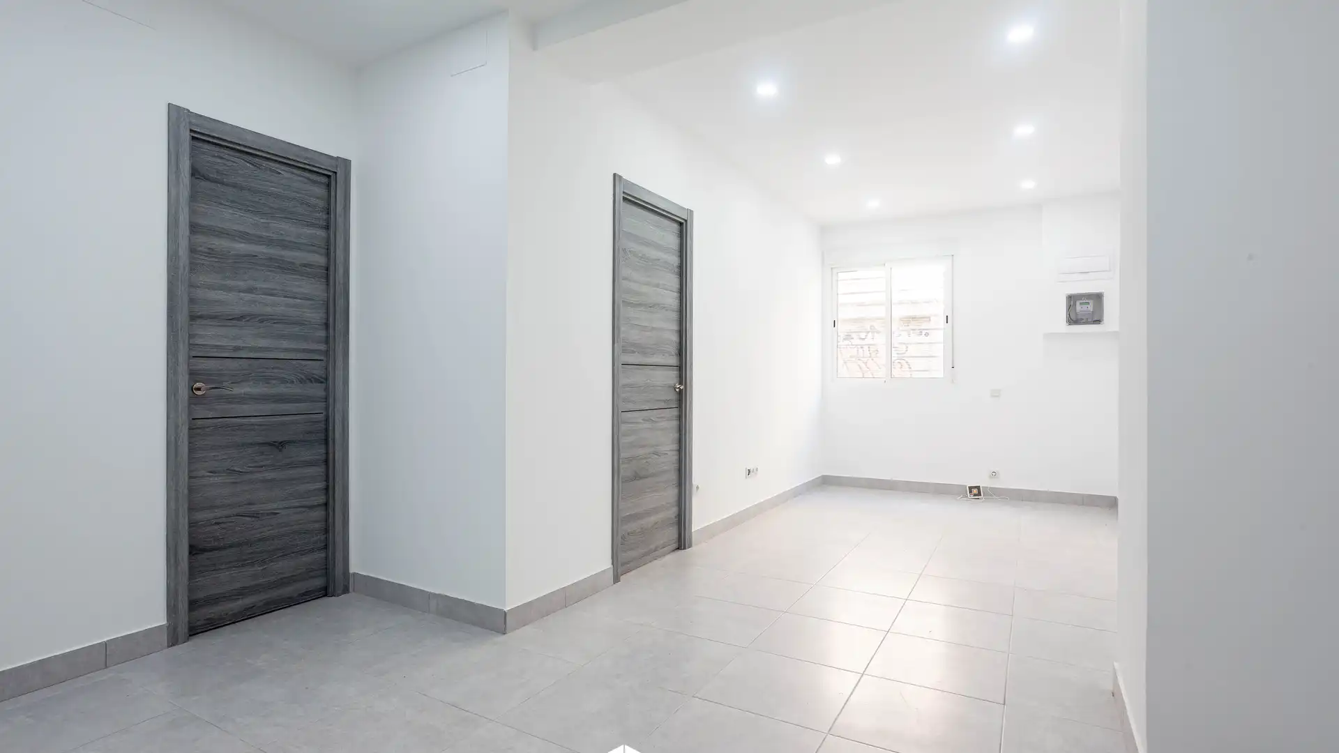 Planta baixa en venda a Carrer de Sugranyes, Sants-Badal, Sants - Montjuïc