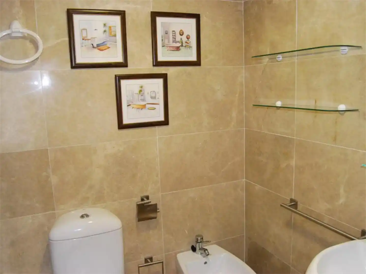 Badezimmer von Wohnungen zur Miete in Manilva mit Klimaanlage, Schwimmbad und Möbliert