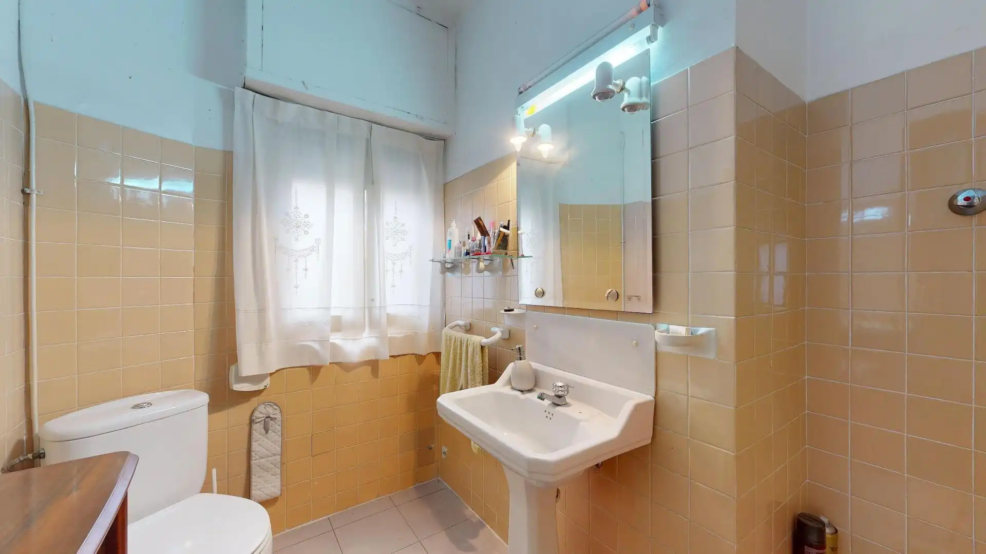 Bathroom of Houses for sale in Torrent  with Terrace, Storage room and Swimming Pool