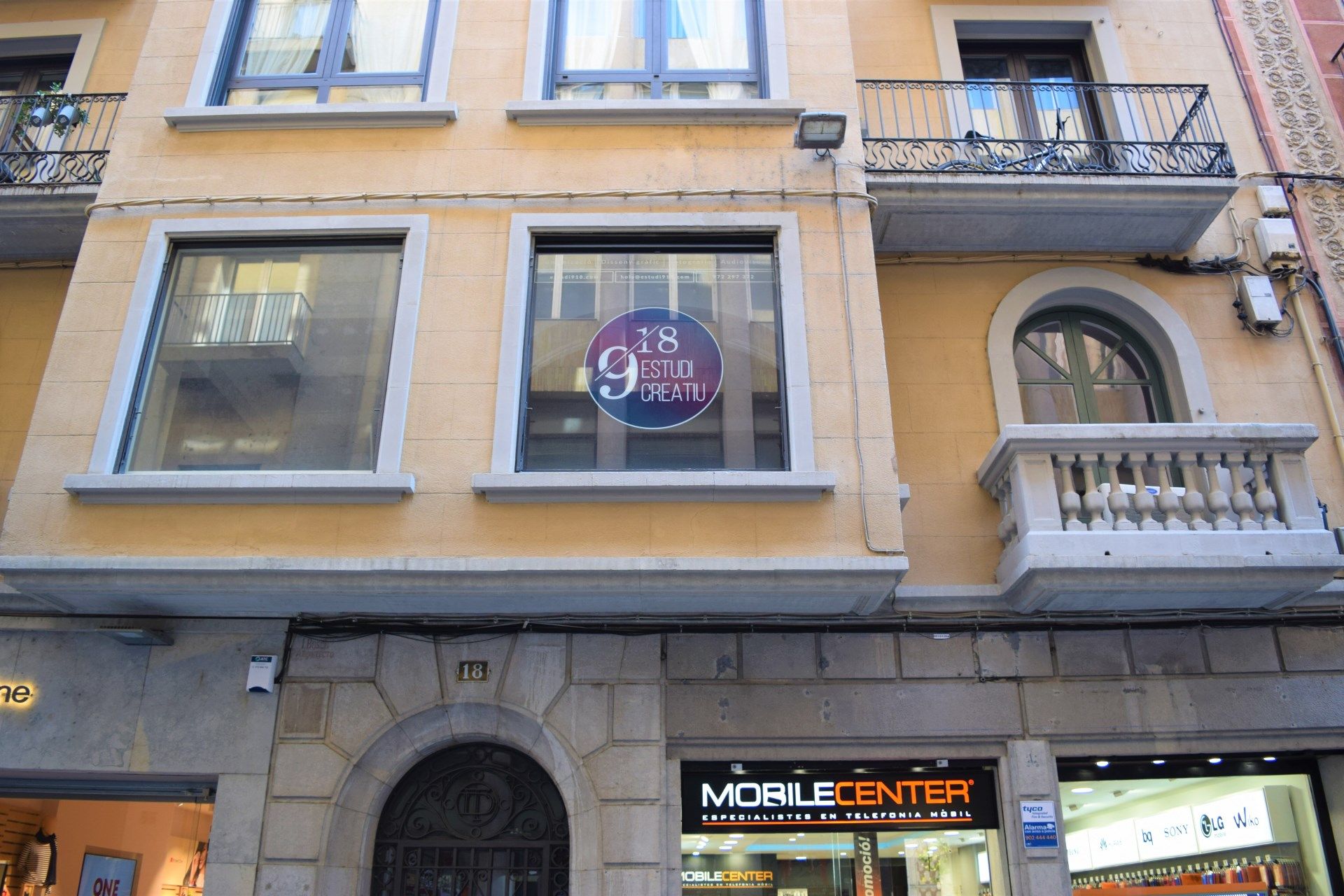 Exterior view of Office to rent in Girona Capital  with Air Conditioner