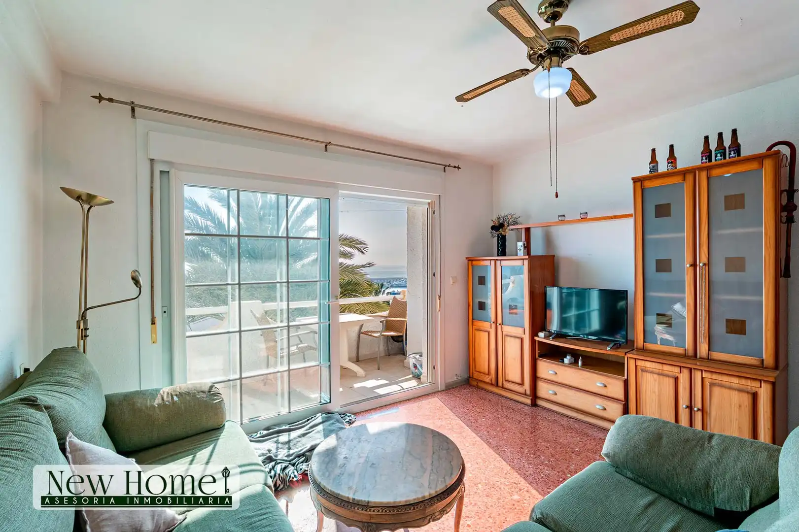 Living room of Flat for sale in Roquetas de Mar  with Terrace and Furnished