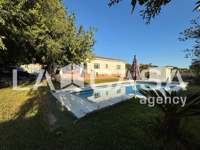 Casa-chalet en Venta en Entrenúcleos