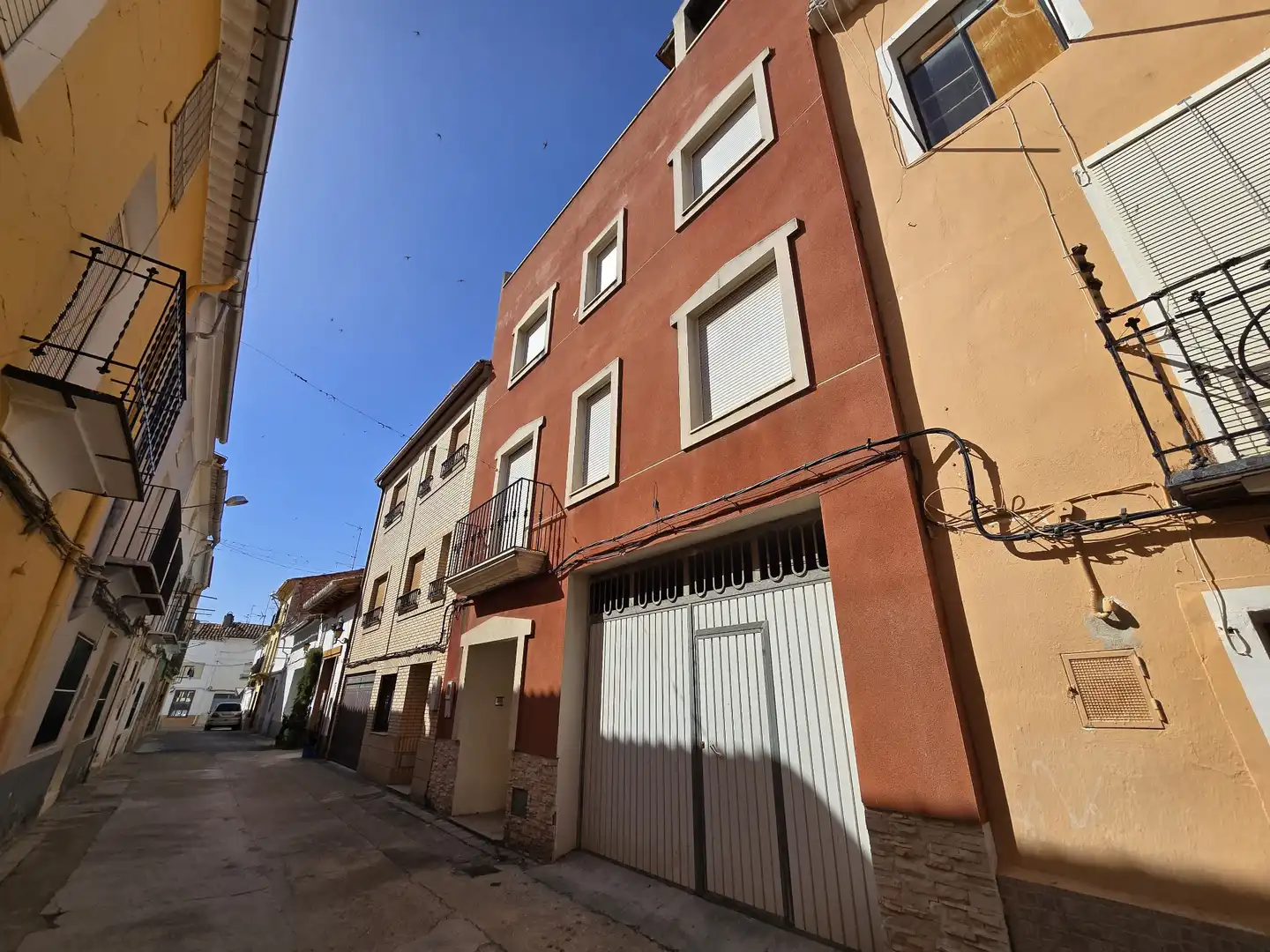Vista exterior de Casa adosada en venta en Utiel con Terraza