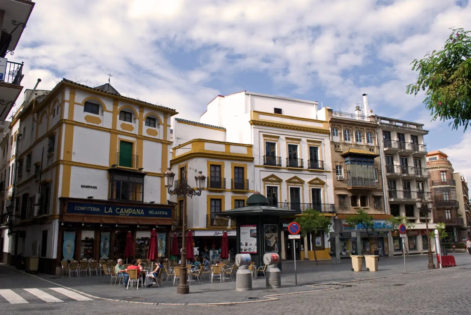 Außenansicht von Wohnung zur Miete in Sevilla mit Klimaanlage, Heizung und Möbliert