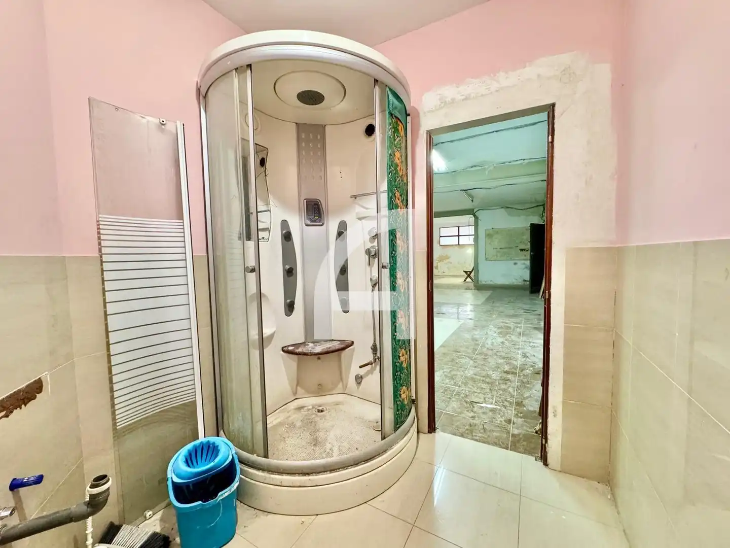 Bathroom of Industrial buildings for sale in Madrid