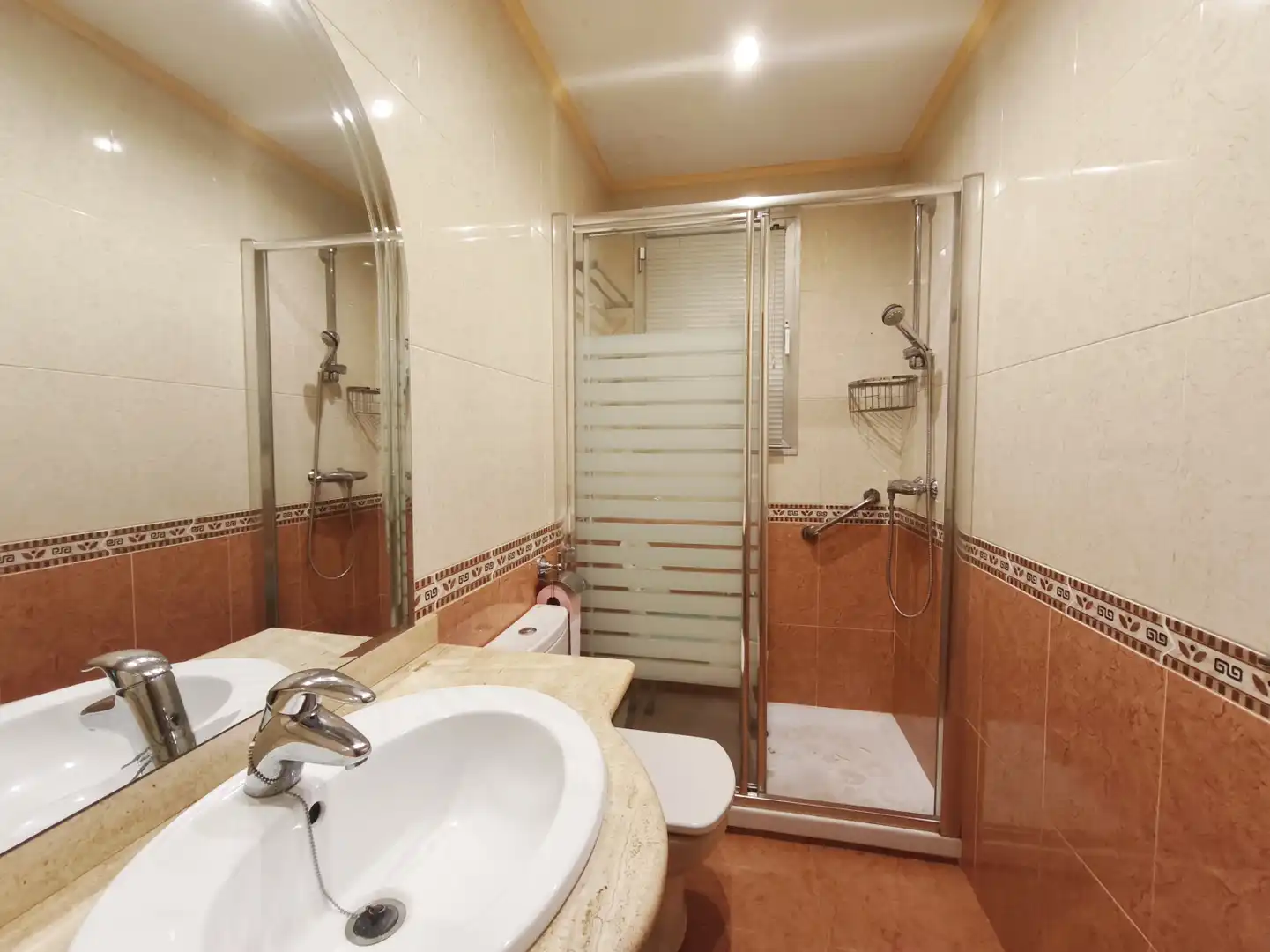 Badezimmer von Wohnung zum Verkauf in  Logroño mit Heizung und Parkett