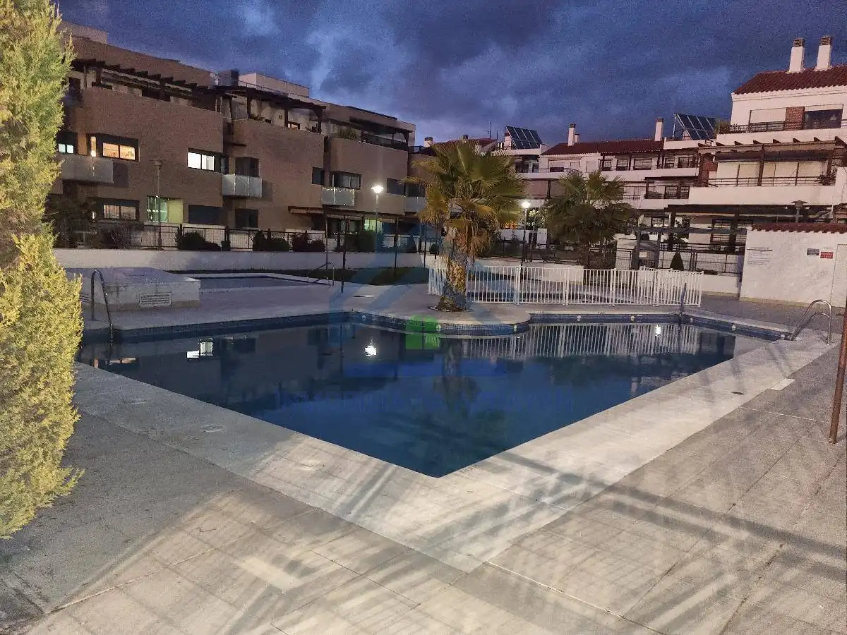 Àtic amb piscina de lloguer a Albolote