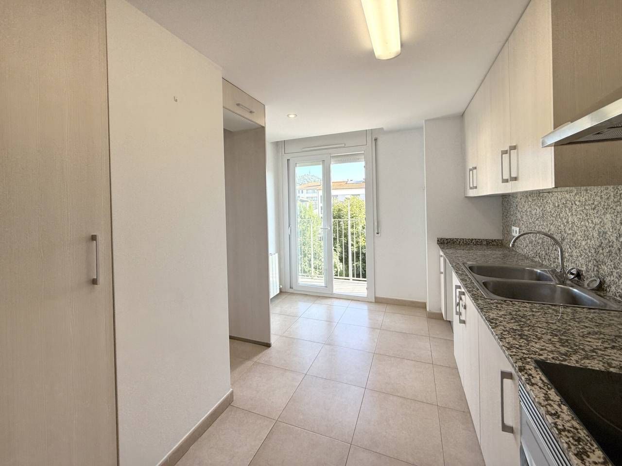 Kitchen of Flat for sale in Olot  with Heating, Terrace and Balcony