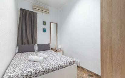 Bedroom of Flat to share in  Valencia Capital  with Air Conditioner and Terrace