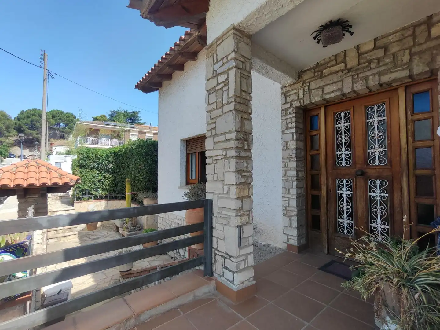 Vista exterior de Casa o xalet en venda en Vallbona d'Anoia amb Aire condicionat, Jardí privat i Terrassa