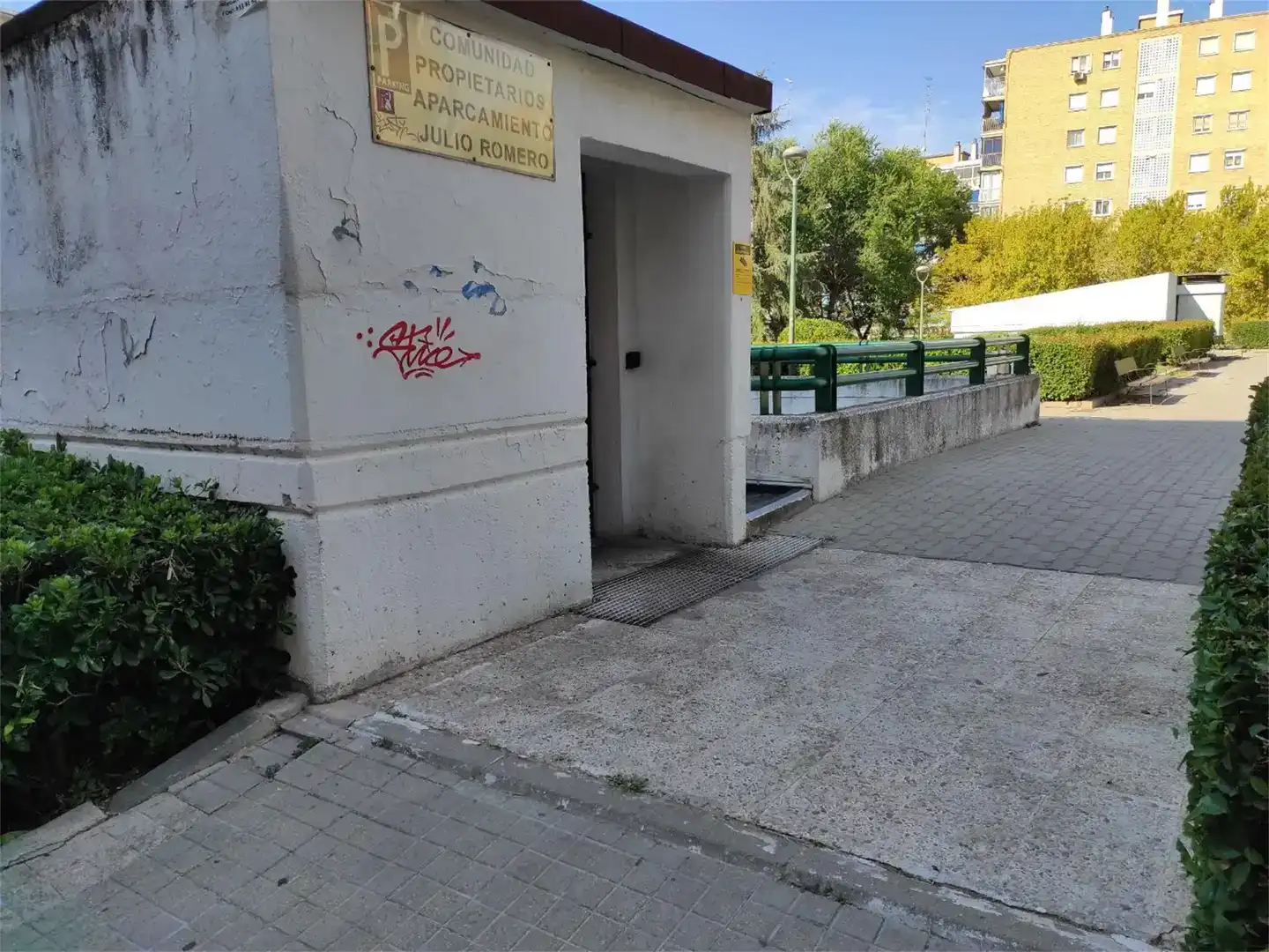 Exterior view of Garage for sale in Norte - Universidad